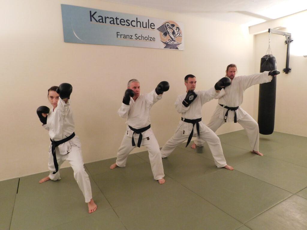 Kickboxen ohne Partner und Boxhandschuhen - Karateschule Scholze